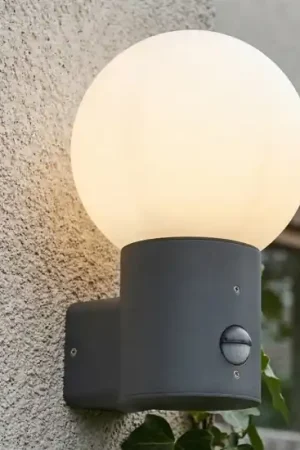 Applique da esterno antracite con sensore di movimento crepuscolare Offerta Lampo
