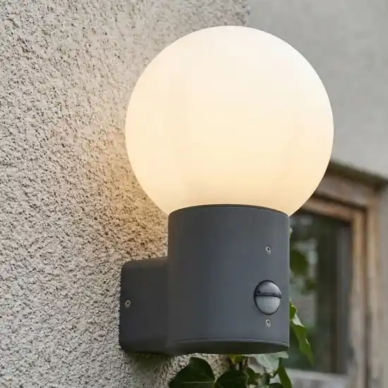 Applique da esterno antracite con sensore di movimento crepuscolare Offerta Lampo