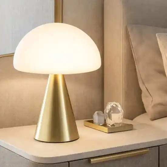 Acquista Ora Lampada design moderna ottone vetro bianco per camera da letto