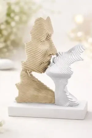 Bomboniera scultura bacio stilizzato nocciola bianco bongelli preziosi Economico