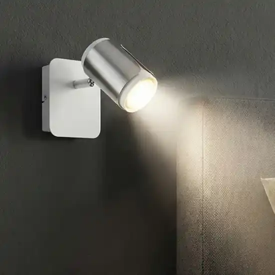 Economico Applique da comodino con interruttore spot orientabile bianco nickel