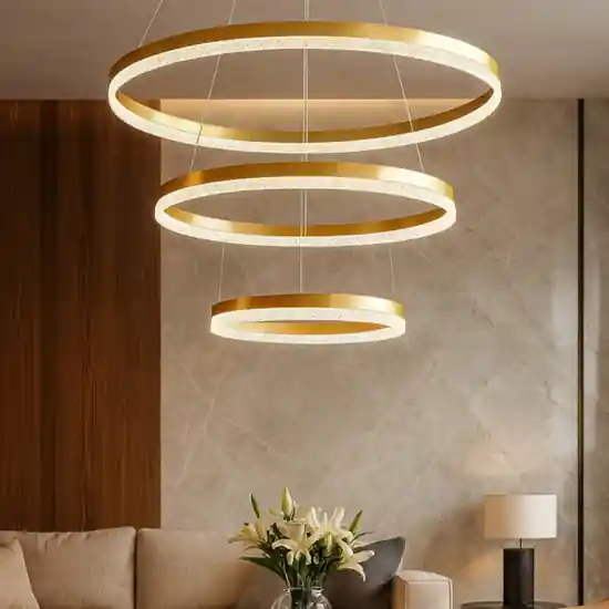 Grande lampadario contemporaneo oro spazzolato e cristalli 3 anneli led 3000k Quantità Limitata