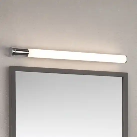 Soddisfatti O Rimborsati Applique tubo led 16w 3000k cromo per bagno con presa elettrica