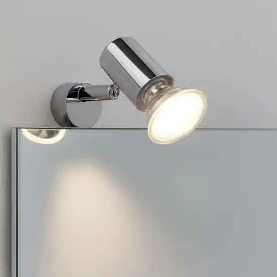 Promo Stagionale Applique cromo per bagno moderno con luce orientabile