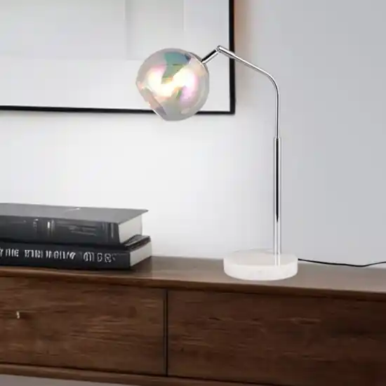 Lampada da tavolo orientabile base effetto marmo bianco cromo Bestseller