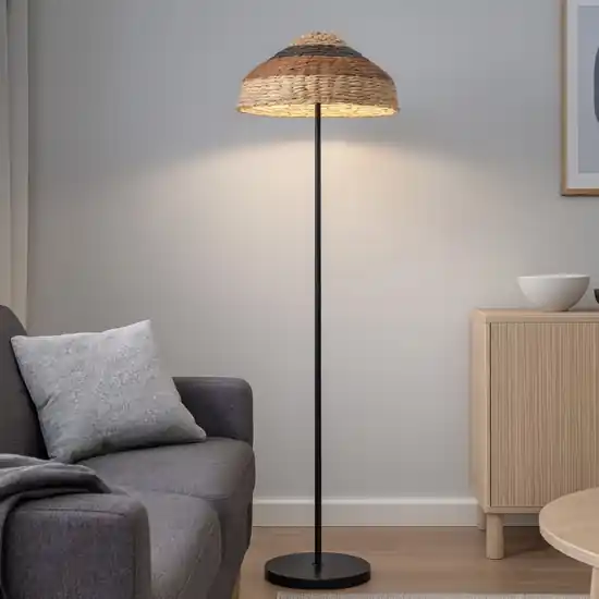 Lampada da terra in rattan stelo nero e filo in tessuto Promozione