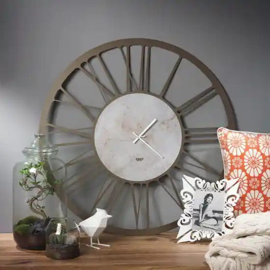Orologio da parete moderno numeri romani rotondo bronzo effetto marmo Must-Have