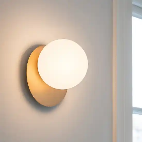 Nuova Collezione Vivida pearl applique led 12w 3000k oro spazzolato sfera vetro bianco moderna