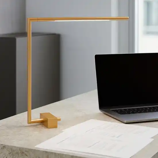 Soddisfatti O Rimborsati Lampada da scrivania oro girevole sottile moderna led 5w 3000k