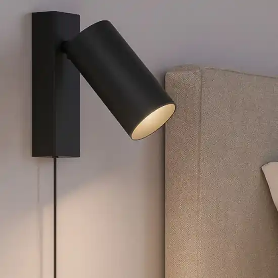 Applique da conodino nero orientabile con spina Consegna Rapida