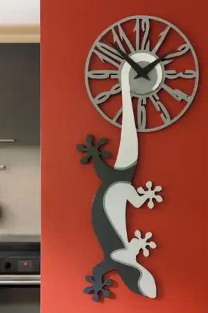 Acquista Ora Particolare orologio moderno da parete geko legno grigio nero