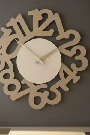 A Buon Prezzo Orologio moderno da parete legno colore nocciola