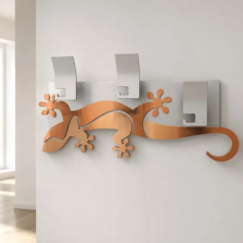 Appendiabiti da muro lineare in legno con 3 ganci e geco in legno Novità