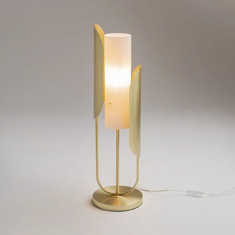Nuova Collezione Lampada da tavolo con struttura dorata dalle linee moderne e diffusore in vetro - 40W - IP20