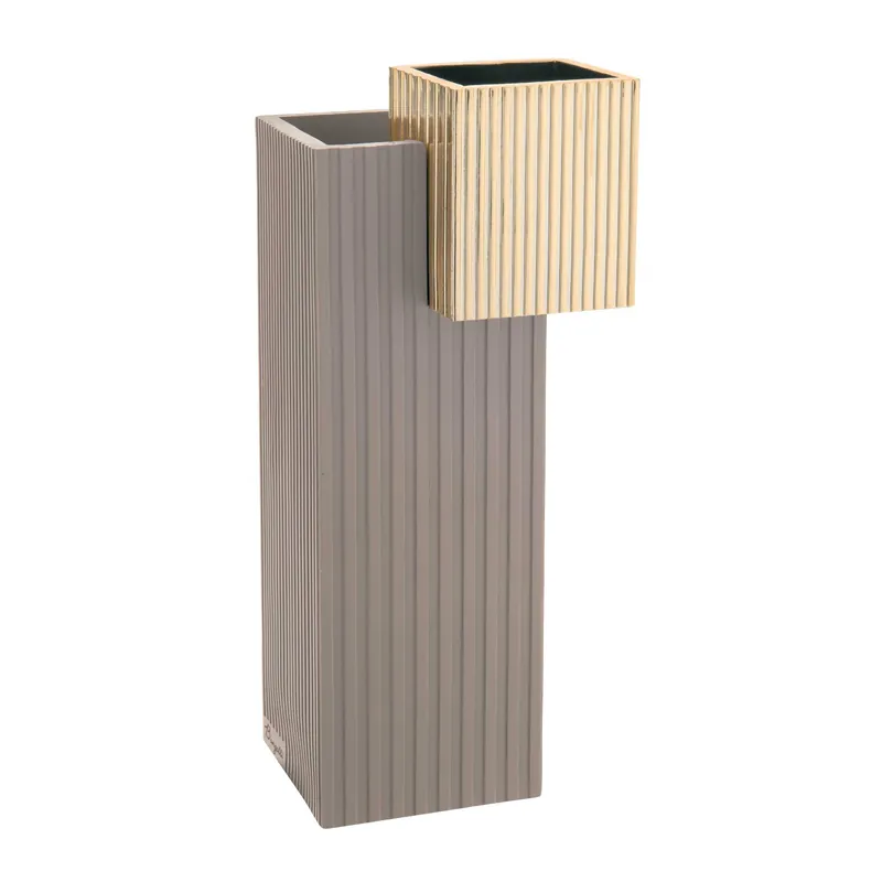 Vaso da tavolo dal design moderno con portavasi cubici e struttura in marmorino Ultime Pezzi