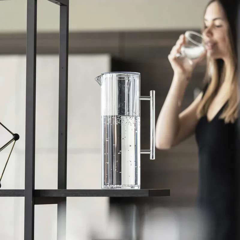 Super Prezzo Caraffa da tavolo per acqua con coperchio dalle linee moderne ed eleganti