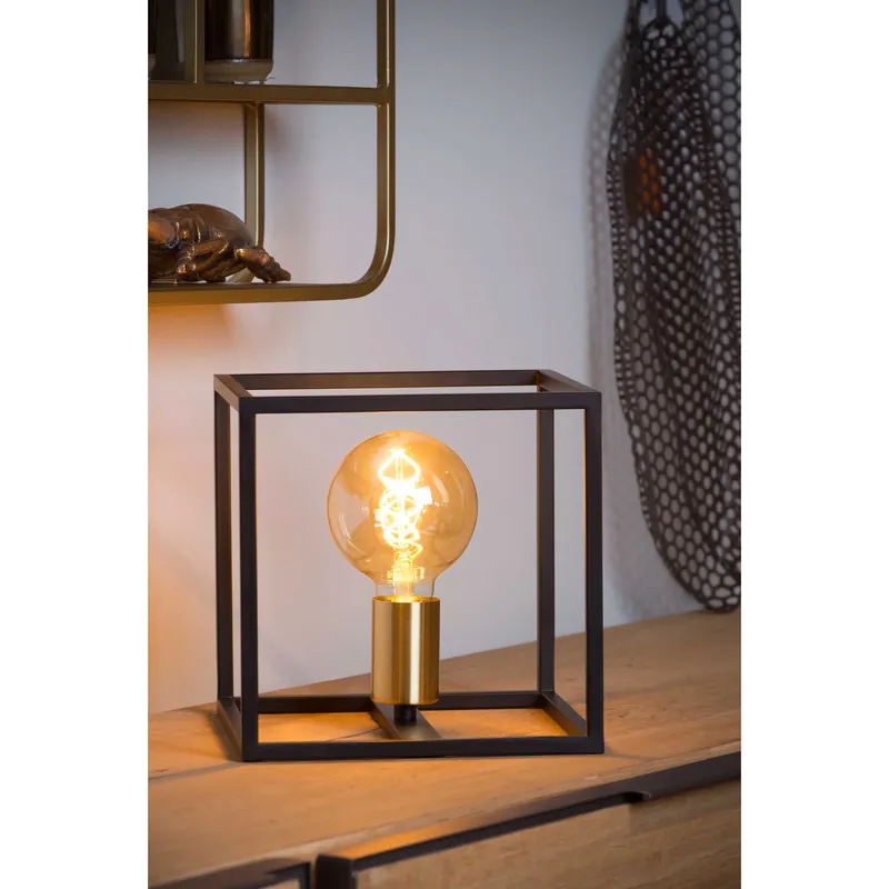 Prezzo Basso Lampada da tavolo in metallo con forma cubica dalle linee moderne ed eleganti - 40W - IP20