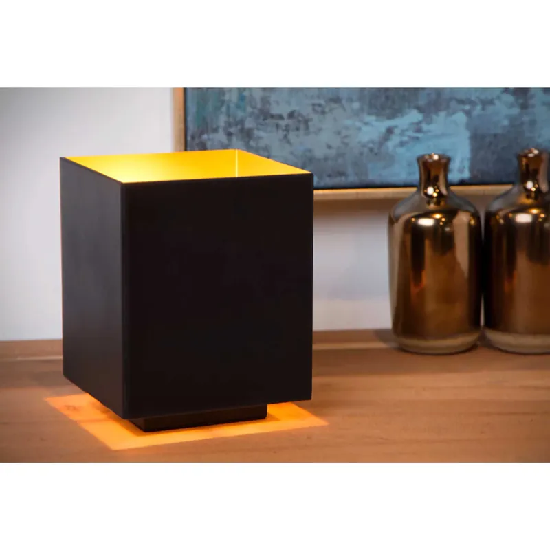 Miglior Prezzo Abatjour con struttura in metallo cubica con diffusore dal design moderno - 40W - 20
