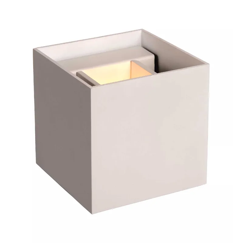 Applique con struttura in metallo cubica dal design moderno e diffusore a LED - 6W - Lumen 350 - 3000k Luce Calda - IP54 Promozione