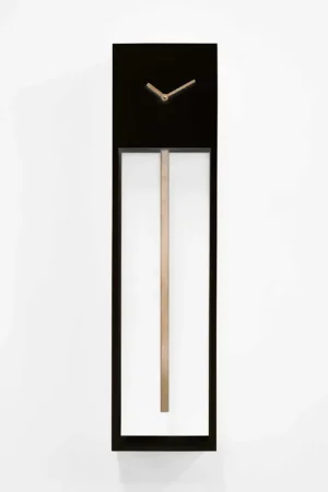 Orologio da parete a pendolo con struttura moderna ed elegante Saldi