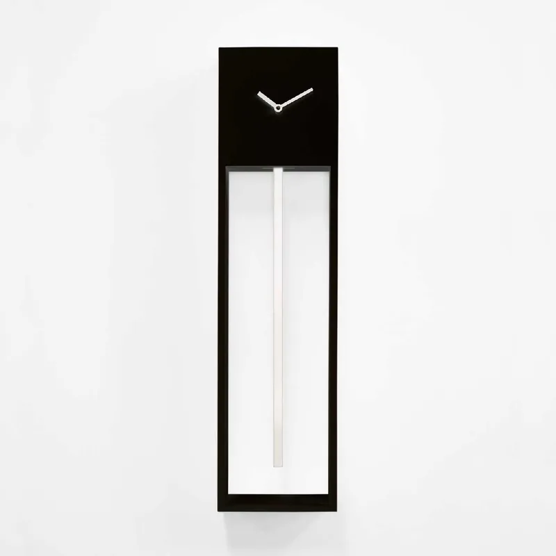 Novità Orologio da parete a pendolo con struttura moderna ed elegante