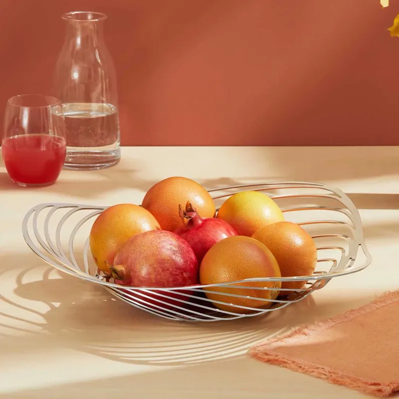 Affare Centrotavola in acciaio dal design moderno dalle linee eleganti