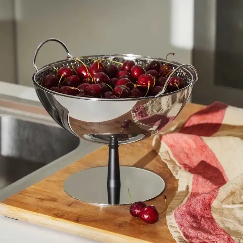 Offerta Del Giorno Fruttiera scolatoio in acciaio lucido dal design moderno ed elegante