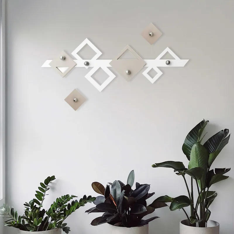 Compra Online Appendiabiti da parete con struttura in legno dal design moderno ed elegante