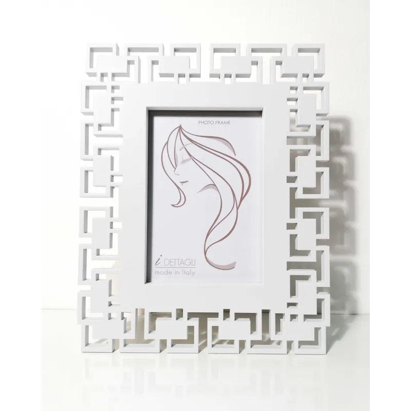 Portafoto da tavolo piccolo in legno traforato dal design moderno ed elegante - Foto 10x15 Bestseller