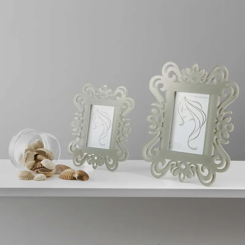 Portafoto da tavolo in plexiglass dal design moderno ed elegante - Foto 15x20 Ordina Subito