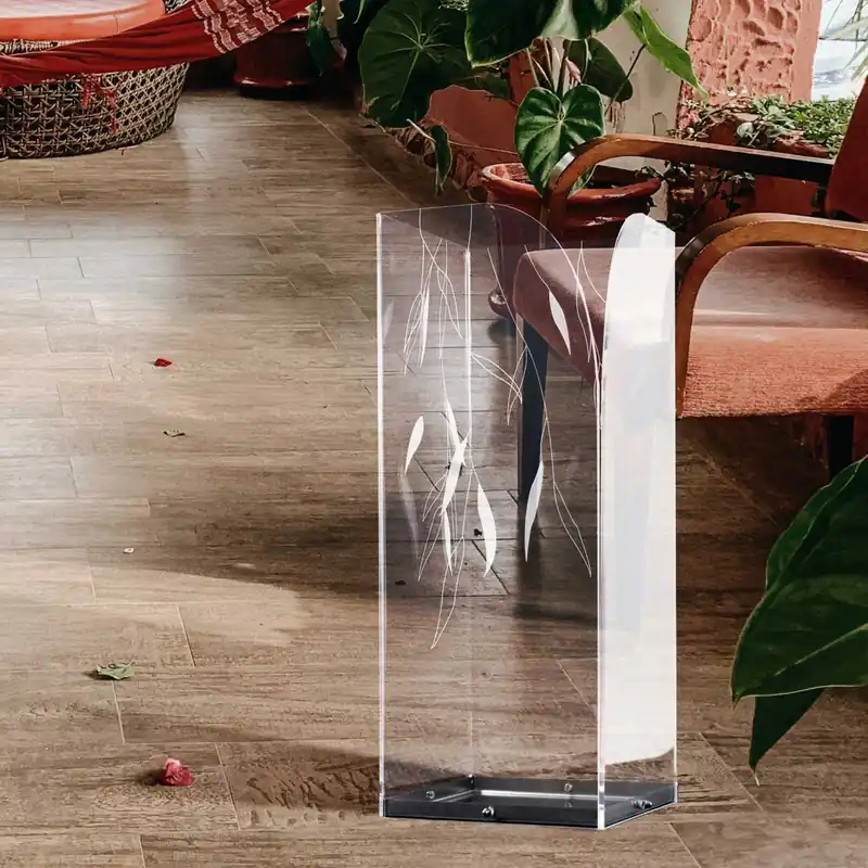 Offerta Portaombrelli in plexiglass dal design moderno con incisione a laser