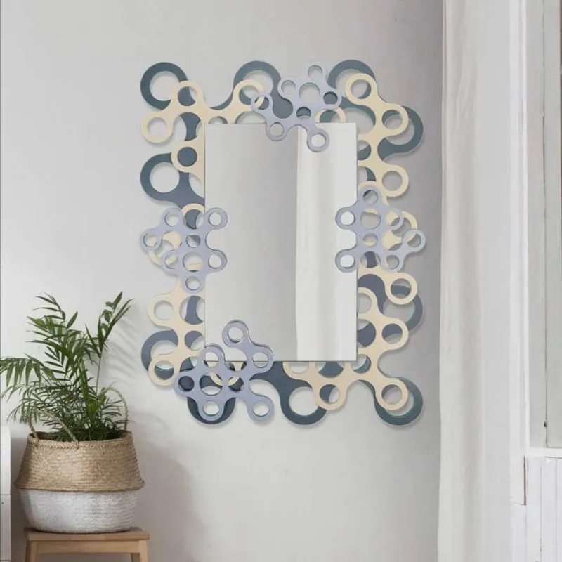 Specchio da parete dal design moderno con cornice in legno traforata Saldi