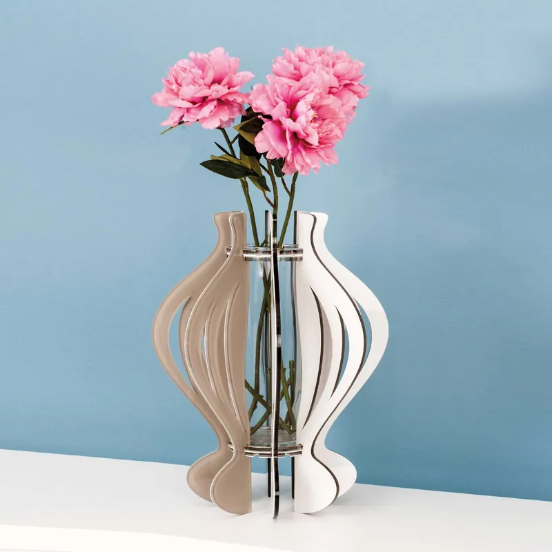 Occasione Vaso moderno in plexiglass dalle linee eleganti e arrotondate