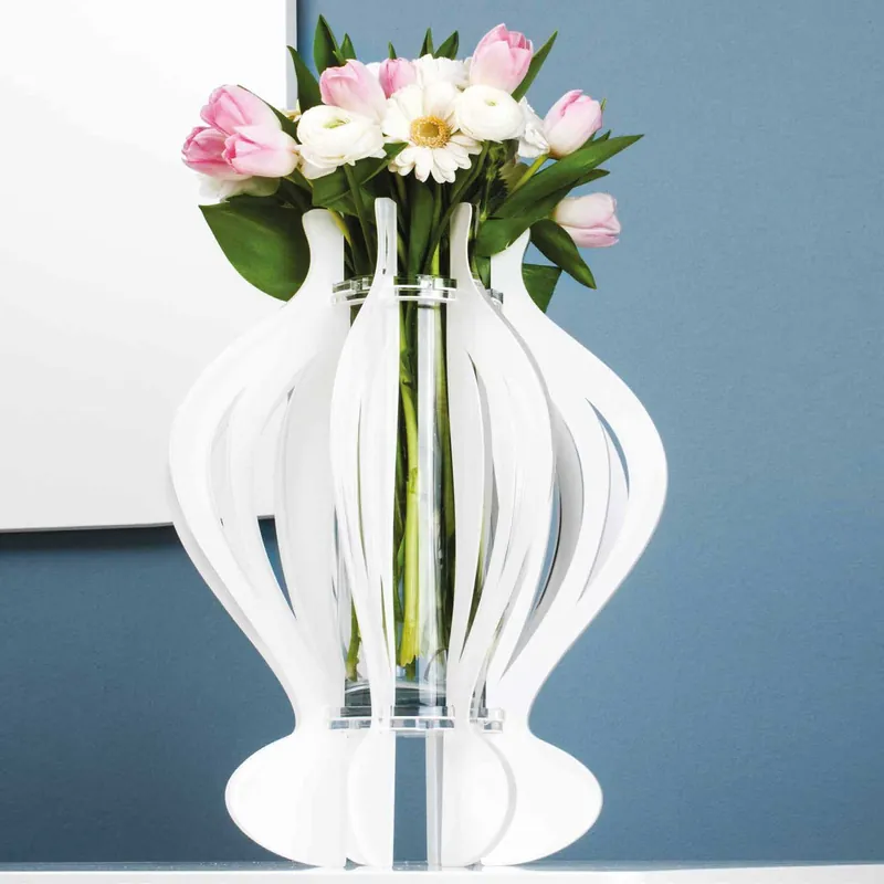 Vaso moderno in plexiglass dalle linee eleganti e arrotondate Vendita Finale
