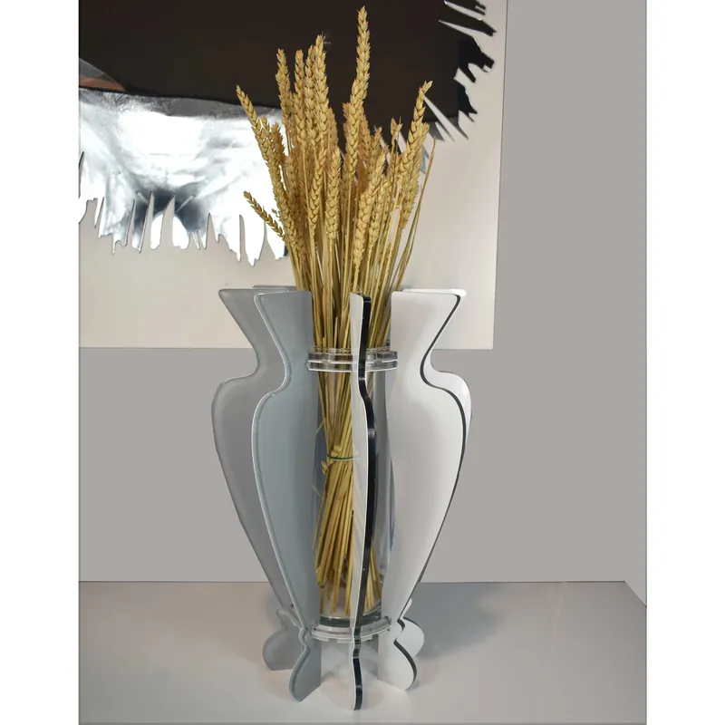 Acquista Ora Vaso da tavolo dal design moderno in plexiglass dalle linee eleganti