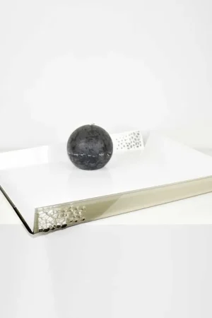 Vassoio grande in plexiglass traforato dal design moderno ed elegante Must-Have