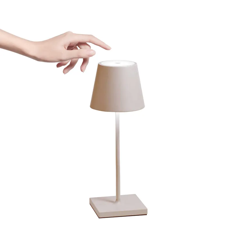 Lampada da tavolo per esterno dimmerabile e ricaricabile "Poldina Mini" - 3W - Lumen 200 - 3000k Luce Calda - IP 65 Direttamente Dal Produttore