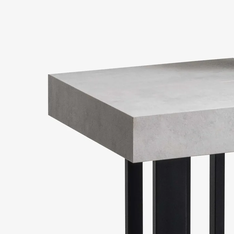 Scrivania con struttura in acciaio tubolare e base in legno laminato Spedizione Espresso