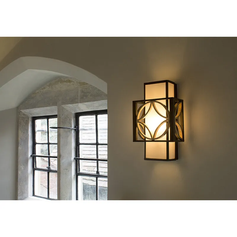Applique da parete classica in ferro con diffusore in vetro a 1 luce - 60W - IP20 Reso Gratuito