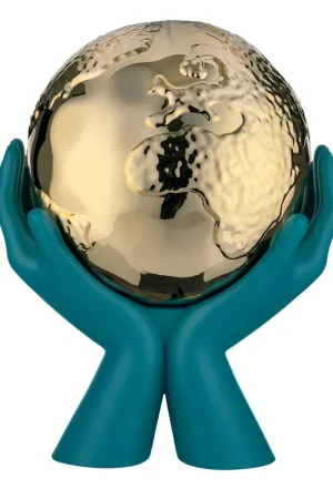 A Buon Prezzo Scultura moderna piccola con mani che stringono la madre terra