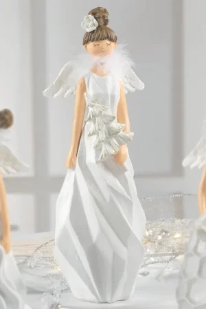 Saldi Angioletto con piume e abete con decorazioni natalizie