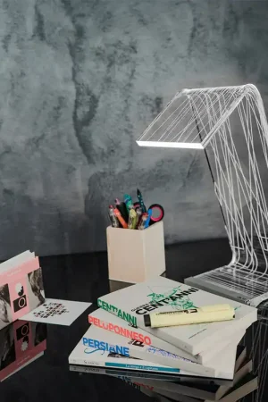 Lampada da tavolo a LED in plexiglas dal design moderno Online - 18W - 4000k Luce Naturale Spedizione Espresso