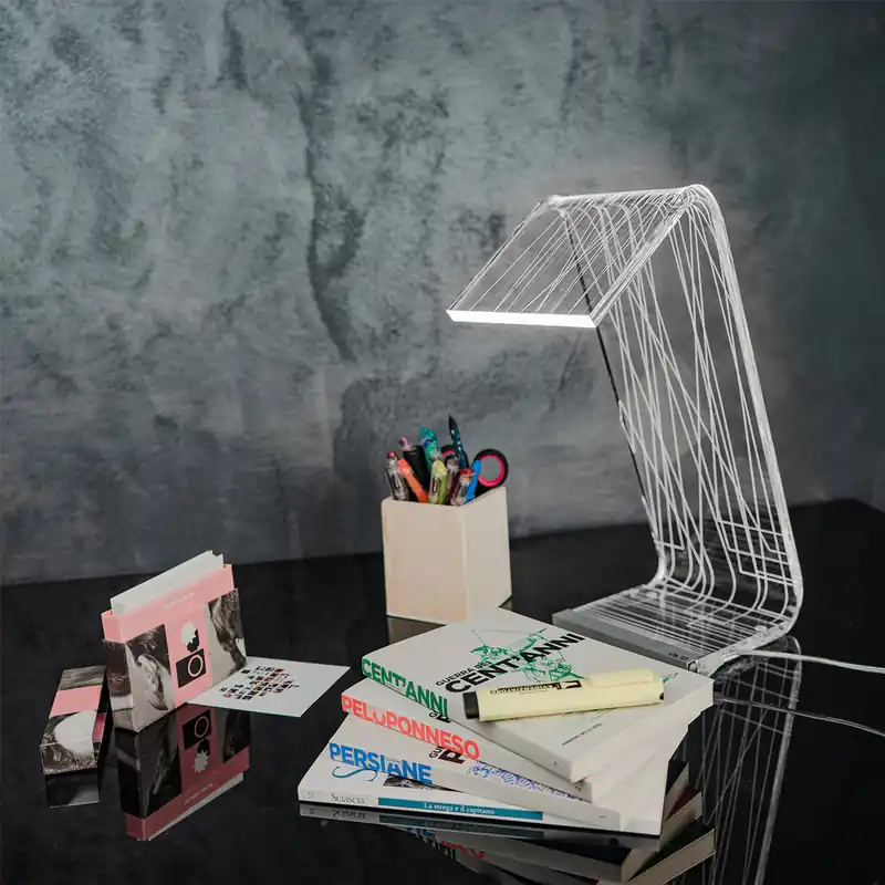 Lampada da tavolo a LED in plexiglas dal design moderno Online - 18W - 4000k Luce Naturale Spedizione Espresso