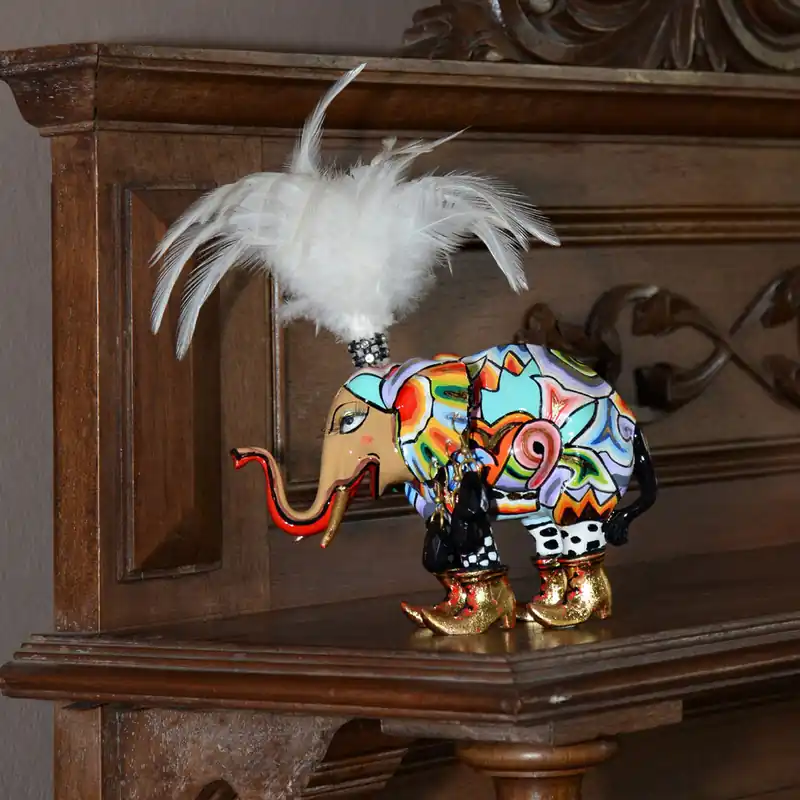 Scultura da tavolo con elegante dal design eclettico Novità