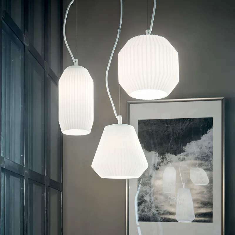 Lampada a sospensione rotonda in metallo con 3 diffusori in vetro di design - 60W - IP20 Offerta Limitata