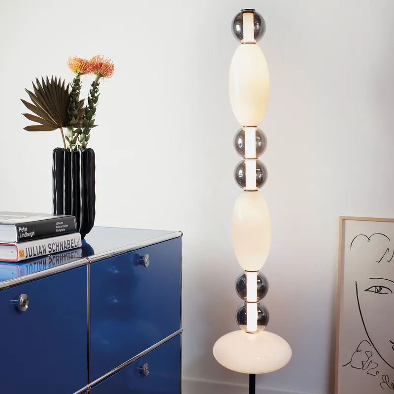 Offerta Del Giorno Lampada da terra a LED con struttura in metallo e decori in vetro - 58W - Lumen 7550 - 3000k Luce Calda - IP20