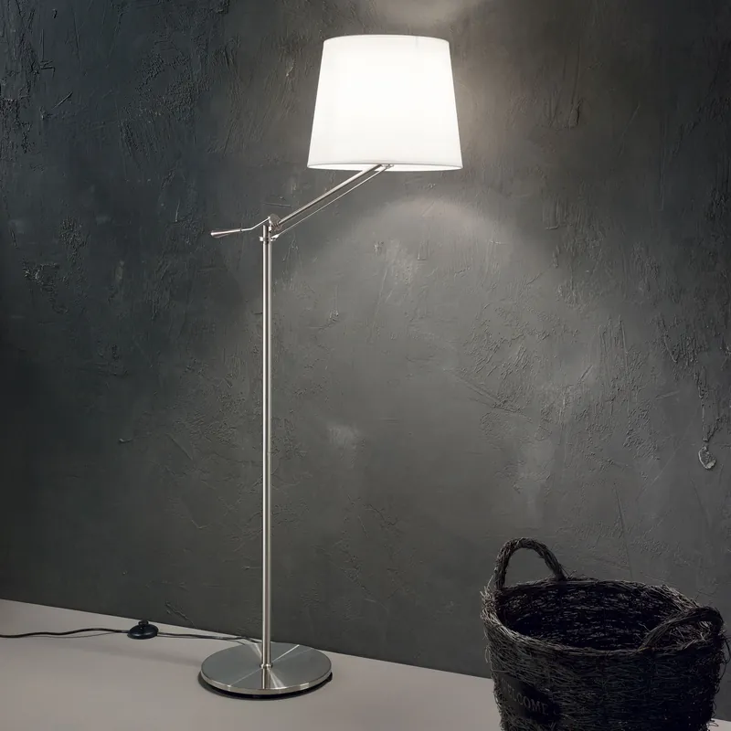 Popolare Piantana moderna in metallo con braccio snodato regolabile anche in altezza - 60W - IP20