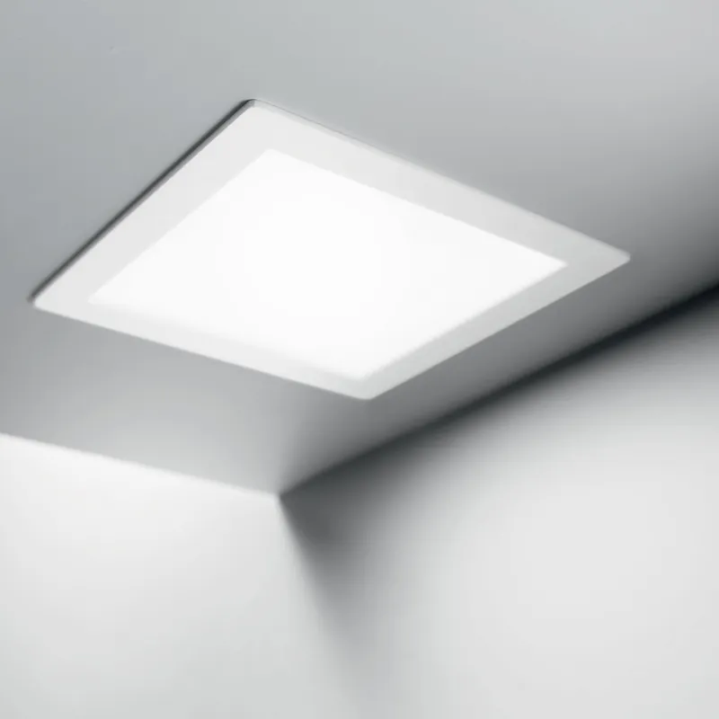 Faretto da incasso grande a LED con struttura in alluminio e ghiera quadrata - 30W - Lumen 3900 - 3000k Luce Calda - IP20 Pagamento Sicuro