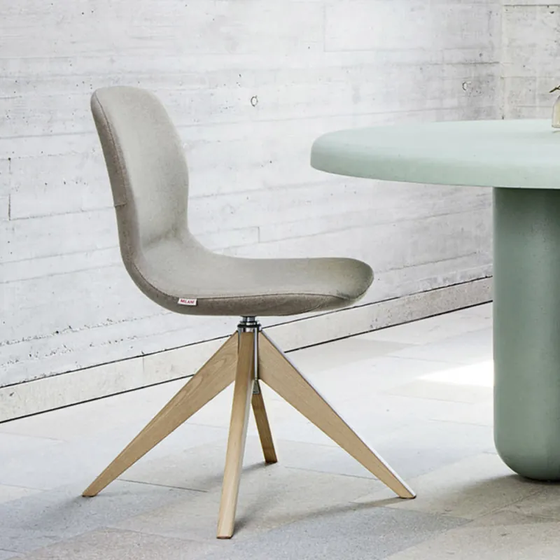 Sedia imbottita con gambe in legno Mi Chair Wood Ultime Pezzi