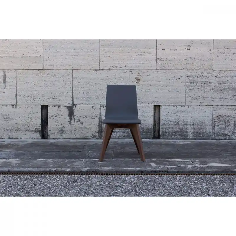 Compra Oggi Stesso Sedia in legno di design con scocca imbottita Neo S